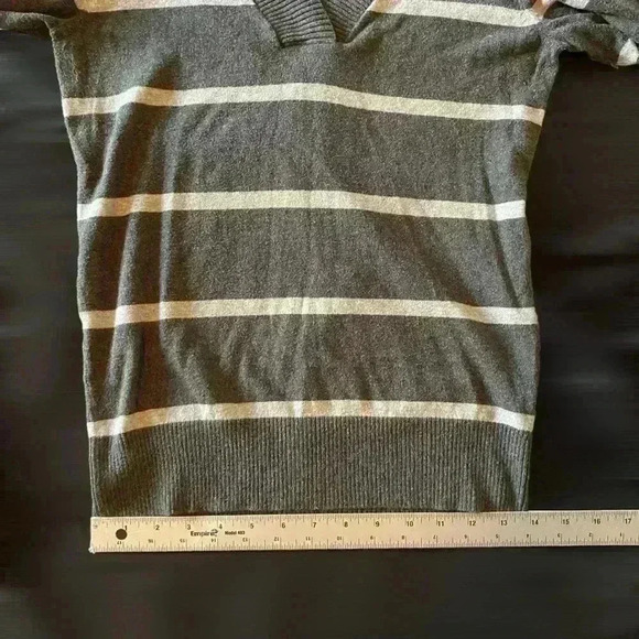 Gap Knit Sweater Men's Long-sleeve V-neck Stripes Grey Size S - Picture 8 of 11